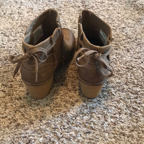 Cute brown booties! - Picture 3 of 5